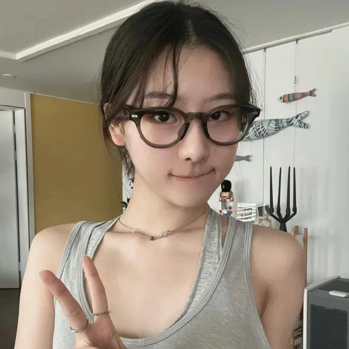 魕